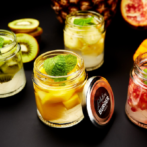 Fruits frais découpés et morceaux d'Aloé Vera