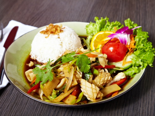 Stir-fried calamari with vegetables and thai basil