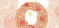 Petite pizza au haché, saucisse, oeuf