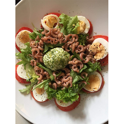 Salade met grijze garnalen