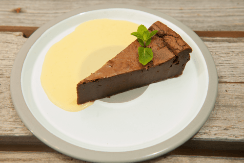 Molten chocolate cake