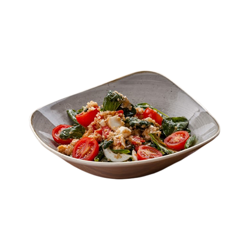Salad with spinach and quinoa