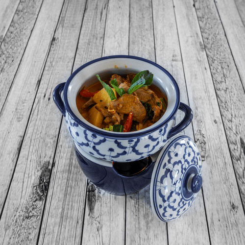 Canard au curry rouge avec ananas au lait de coco (piquant)