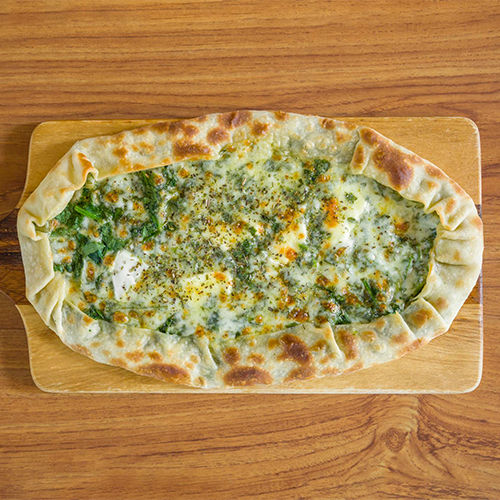 Pide mit Käse und Spinat