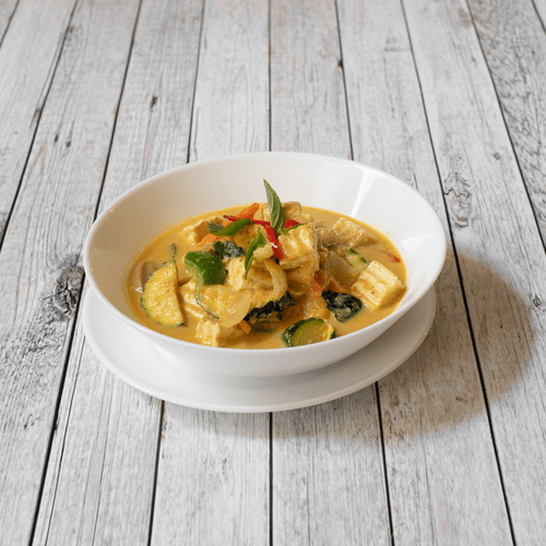 Gebratenes Gemüse in grünem Curry (scharf)