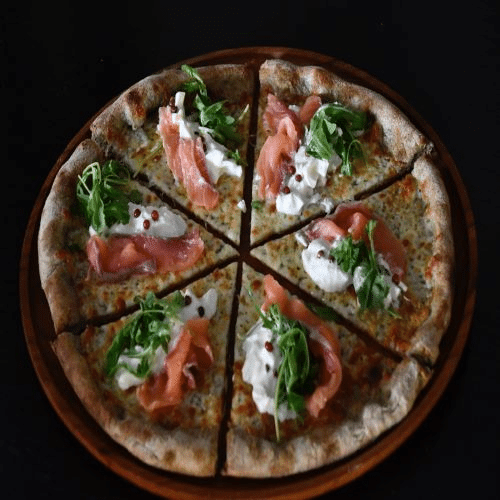 Pizza aus BIO Hanf-Teig Salmone