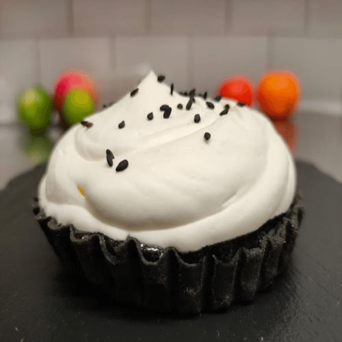 Tartelette au yuzo et sésame noir