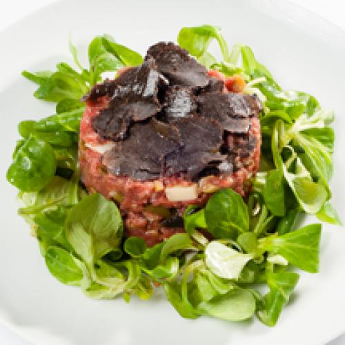 Tartare de Veau Truffes Noisettes et Crème de Parmesan