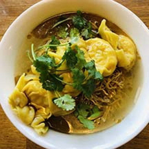 Soupe Wonton de Nouilles aux Crevettes et Feuilles d’Épinard
