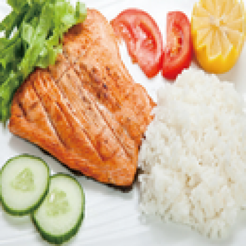 Soupe Salade Riz et Saumon Grillé