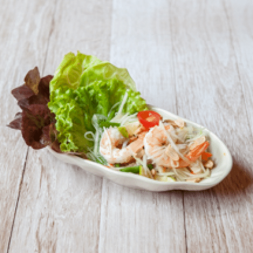 Salade de papaye verte râpée, cacahuètes, crevetttes