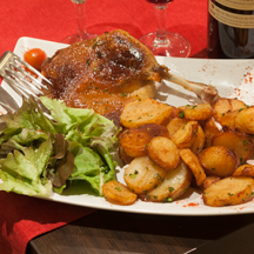 Le Confit de Canard Mulard et ses Pommes de Terre Sarladaises