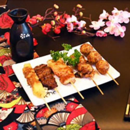 B8 - Menu Brochette de 1 Poulet, 1 Boulettes de Poulet, 1 Boeuf au Fromage, 1 Boeuf et 1 Aile de Poulet