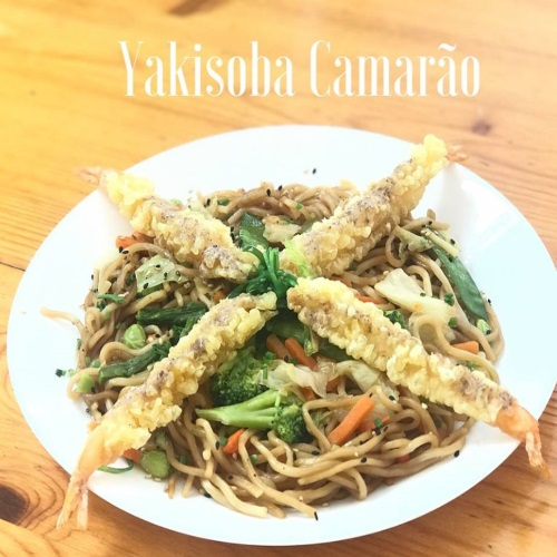 Yakisoba com camarão