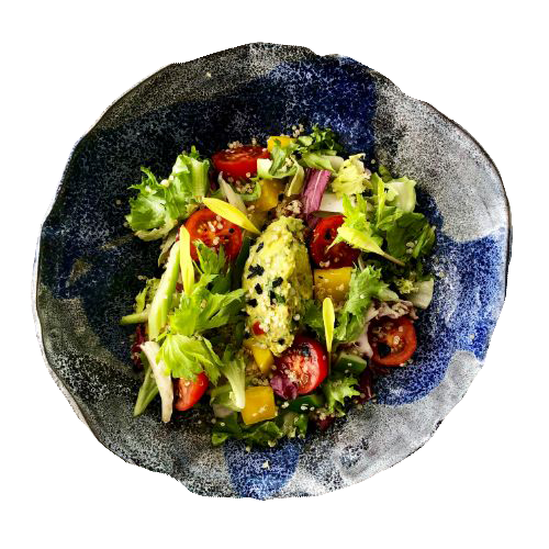 Salata Detox cu quinoa, guacamole, rosii si mesclun