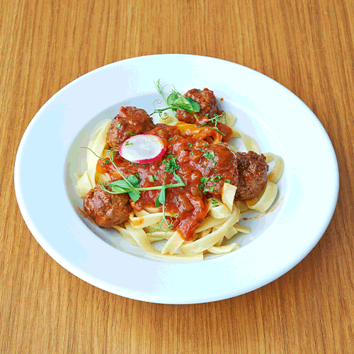 Pasta with beef meatballs & tomato sauce