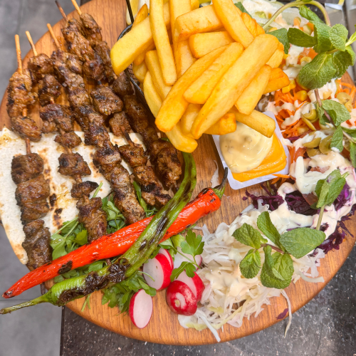 Assiette brochette d'agneau
