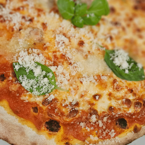 Pizza 4 fromages  - gorgonzola, taleggio, parmesan, mozzarella -