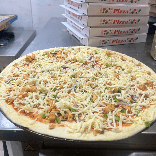 Pizza hot BBQ chicken