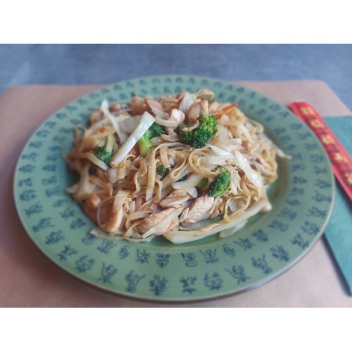 (62) Japanese Fried Noodles with chicken & veggies