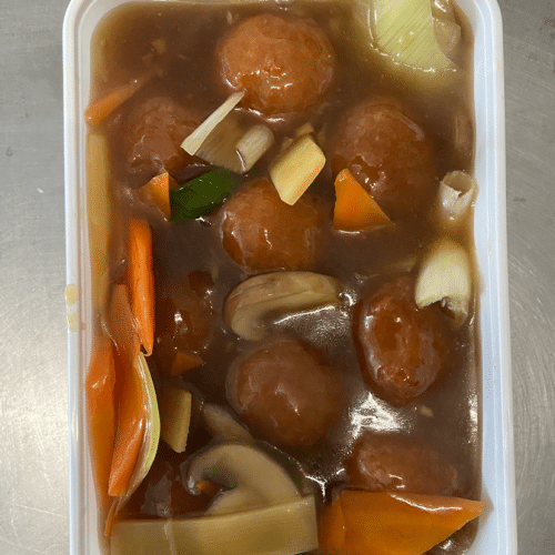 Boulettes de viande sautées aux légumes saison