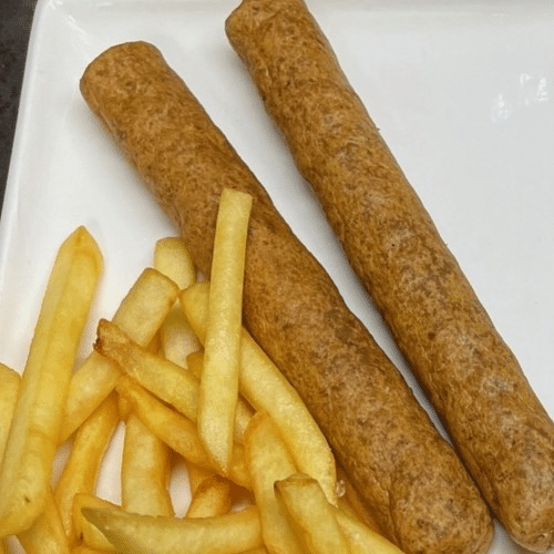 Bakje friet met frikandel