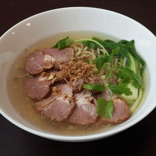 Soupe de nouilles au porc laqué