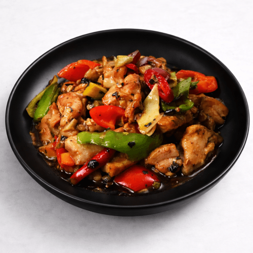 Kipfilet met seizoensgroenten in zwarte bonensaus