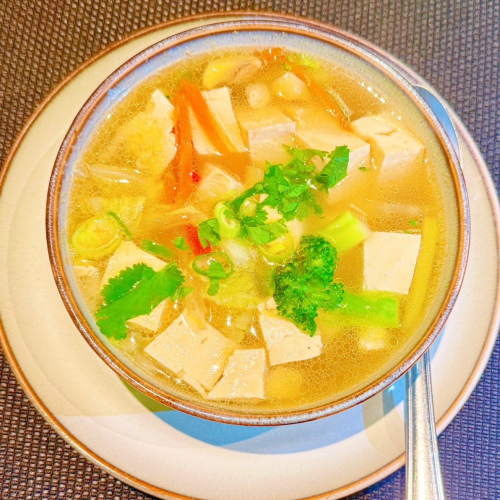 Soupe aux légumes et tofu