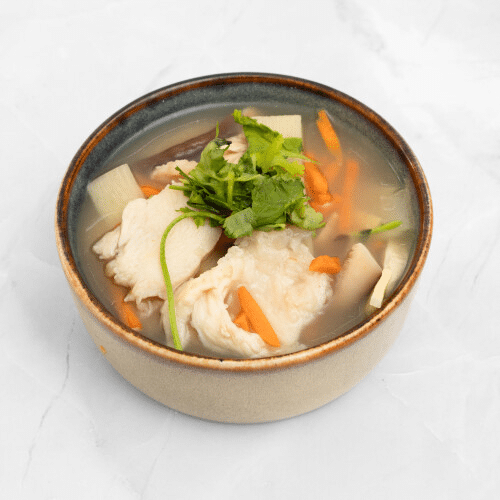 Potage de poulet aux champignons et bambous