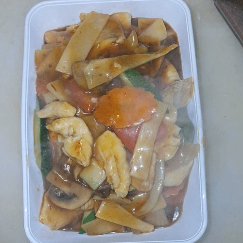 Kipblokjes met diverse groenten pikant