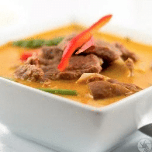 Thaise gele curry met rundvlees en kokosmelk