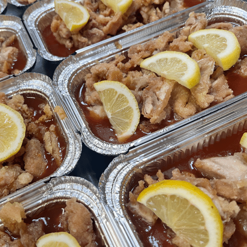 Cuisse de poulet croustillant sauce aigre-douce, zeste de citron
