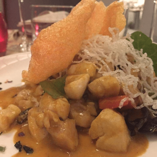 Dés de poulet au curry jaune et lait de coco