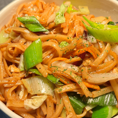 Nouilles sautées aux légumes Plat