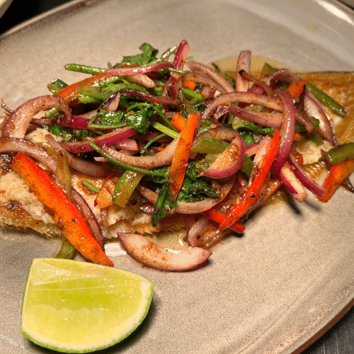 Sole entière grillée à la poêle à l'ail