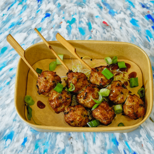 Brochettes de boulettes japonaises tsukune