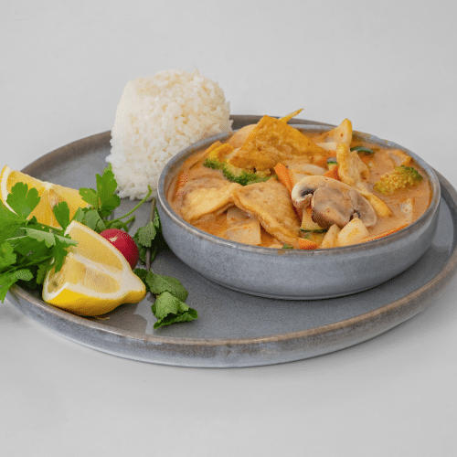 Assortiment de légumes au curry rouge et lait de coco