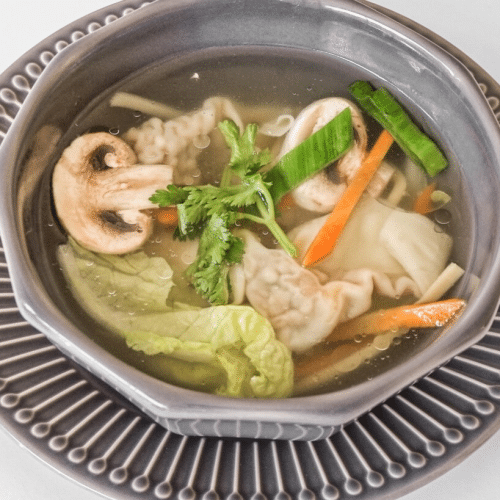 Potage aux raviolis chinois