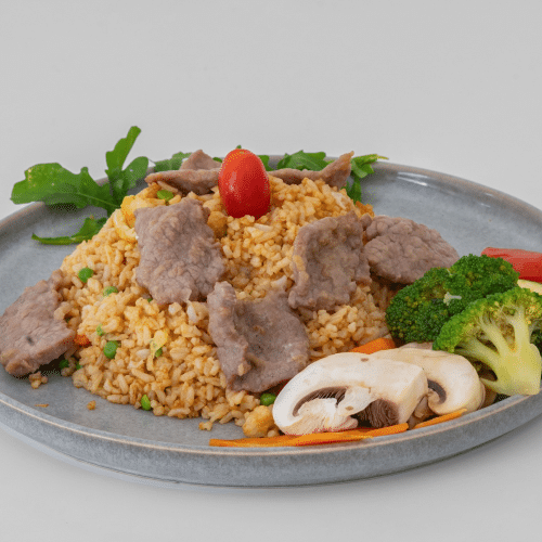 Riz sauté au bœuf et légumes