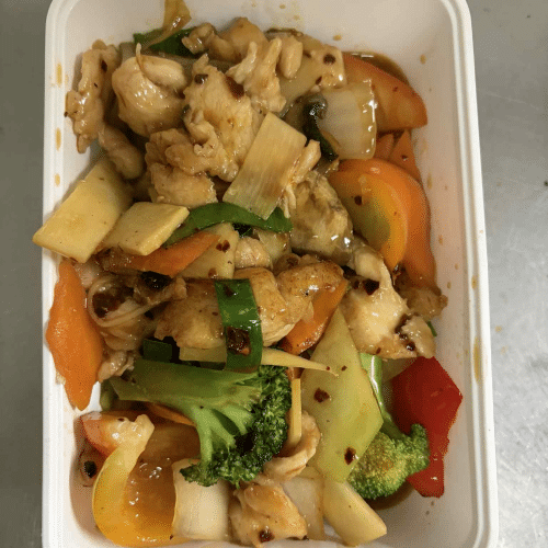 50. kippenlapjes in pikante saus met basilicum