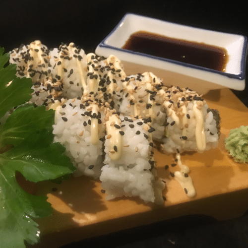 Zalm, komkommer, sesam maki