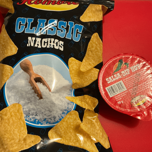 Nachos et sauce salsa hot