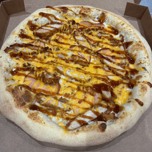 La pizza chicken cheese