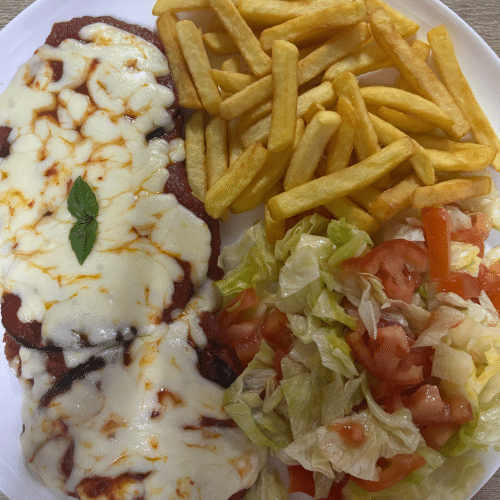 Escalope avec frites et salade