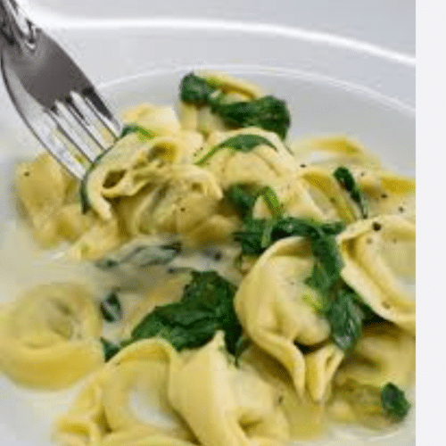 Nm.250 tortellini avec épinard ricotta, sauce à la crème