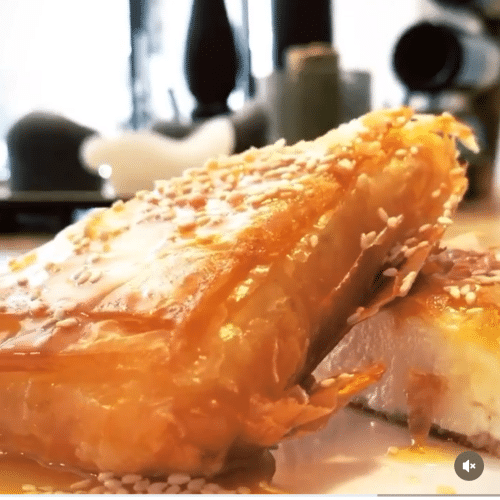 Feta met honing en sesamzaadjes