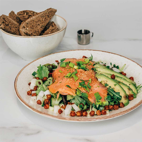 Gerookte zalm & avocado salade