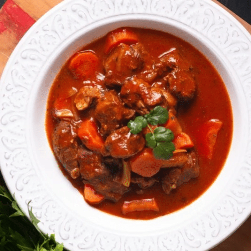 Goulash met friet