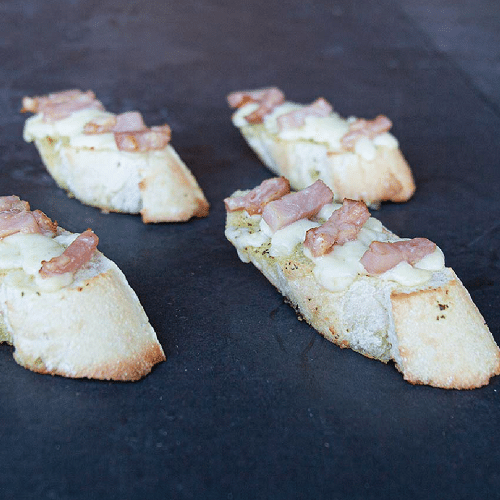 Lookbrood mozzarella en spek